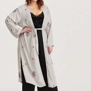 Torrid Light Grey Floral Embroidered Side Slits Tie Waist  Robe/Kimono NWT 1X/2X